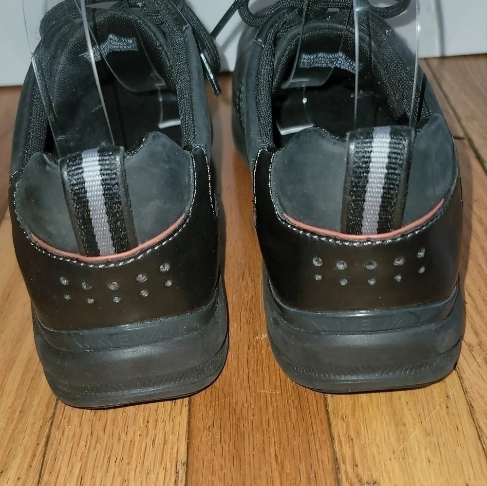 Clark's Wave Walk Shoes